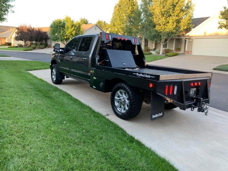 Read more about the article Bradford Built vs Easley Truck Beds: Which One Should You Buy?