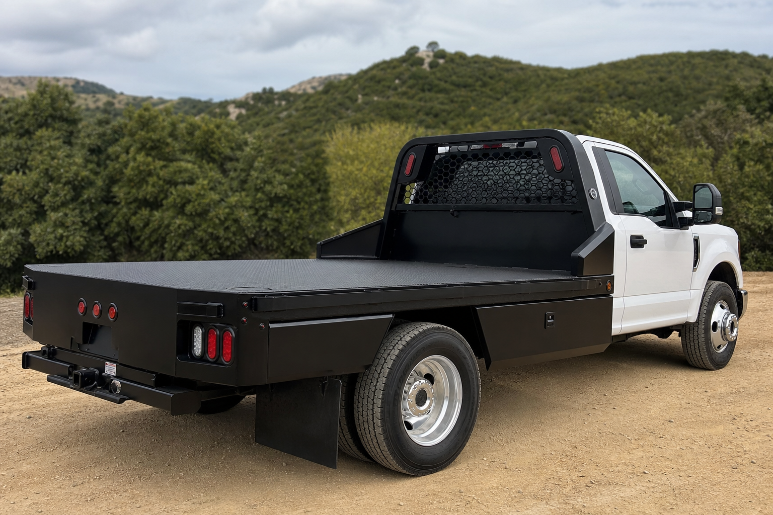 You are currently viewing Platform Body vs Flatbed — Which Is Right for Your Work Truck?