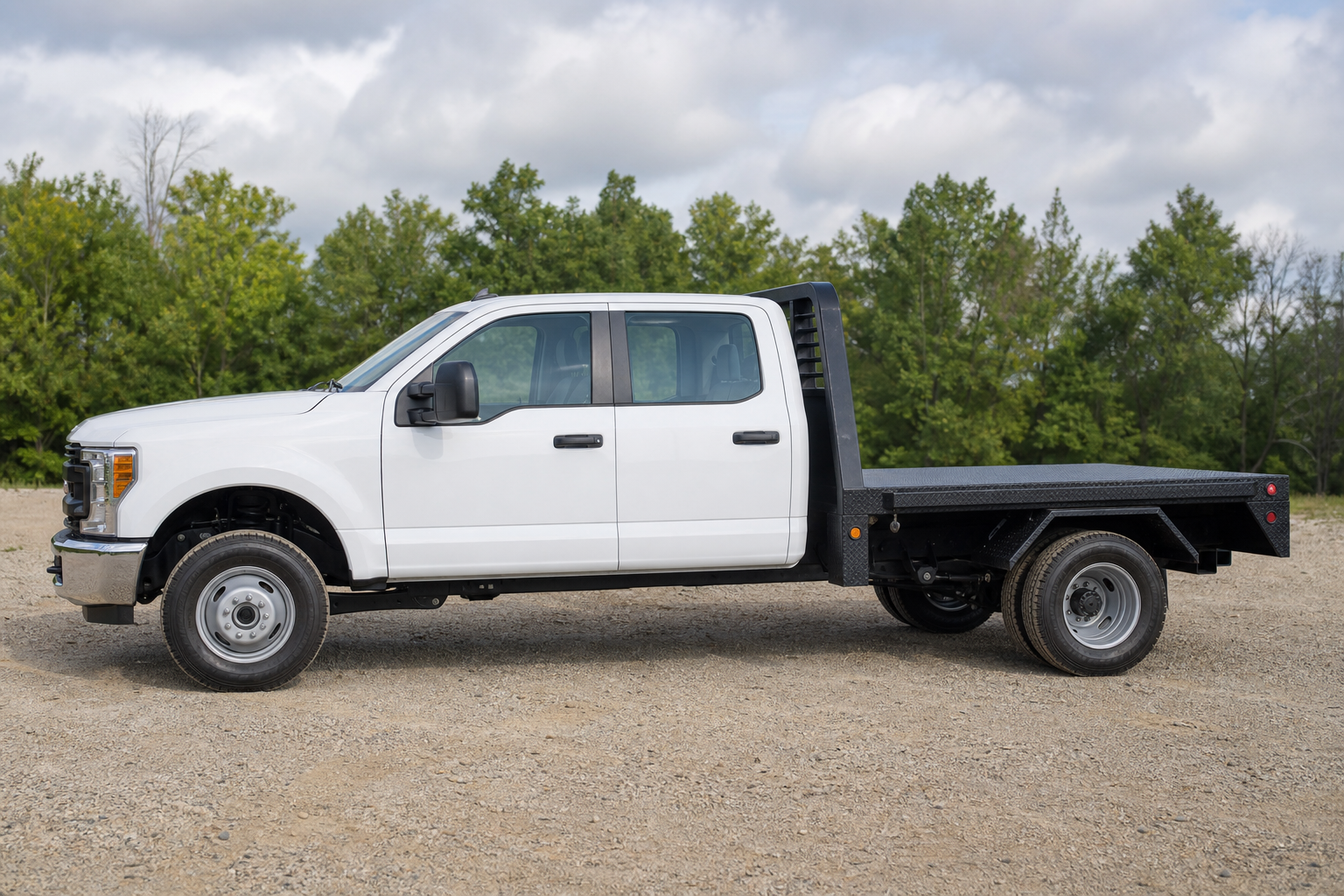You are currently viewing Pronghorn vs Knapheide Flatbeds: Which Is Right for Your Work Truck?