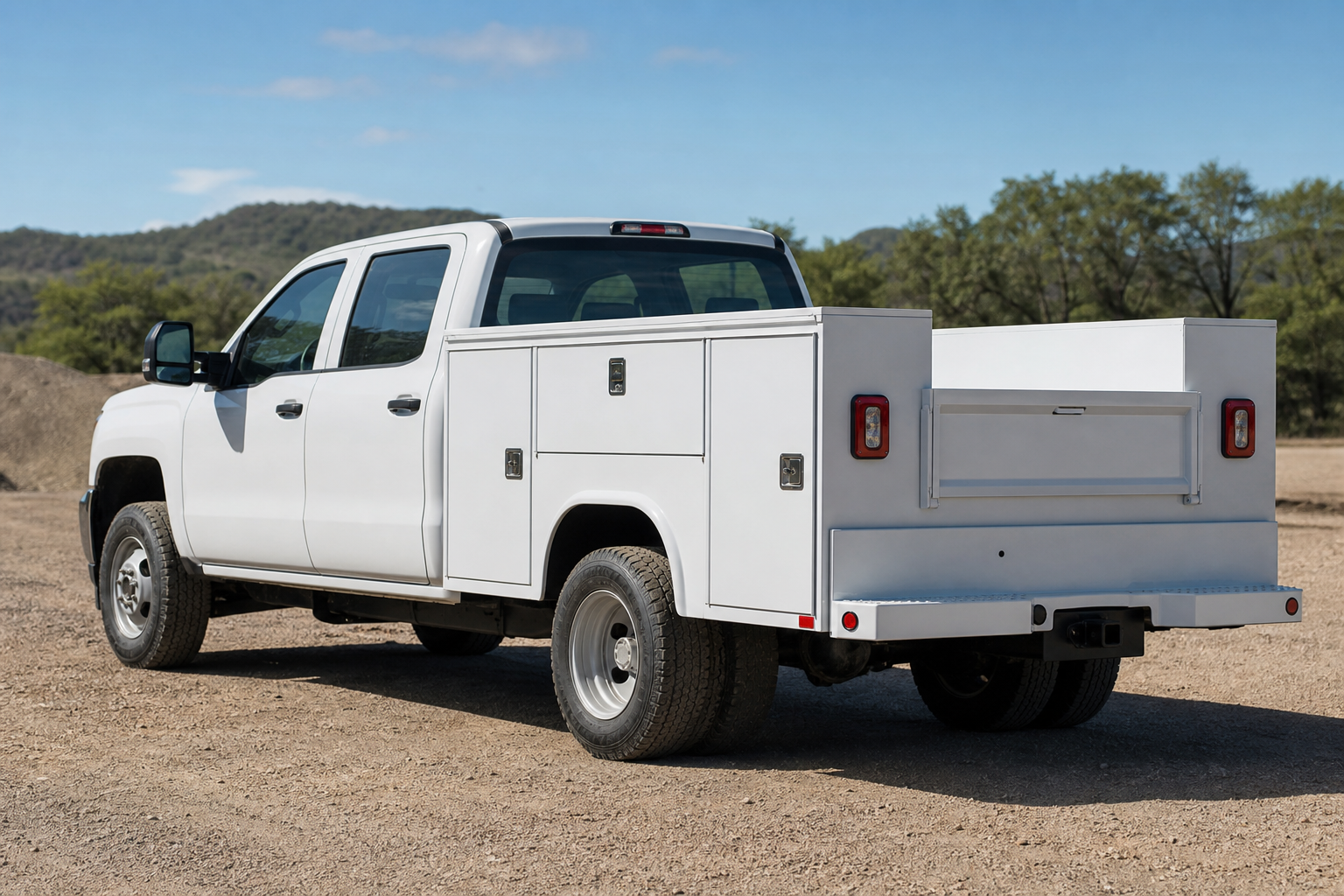 You are currently viewing STI vs. Autocrane Service Bodies: A Straight-Up Comparison for Texas Work Truck Buyers