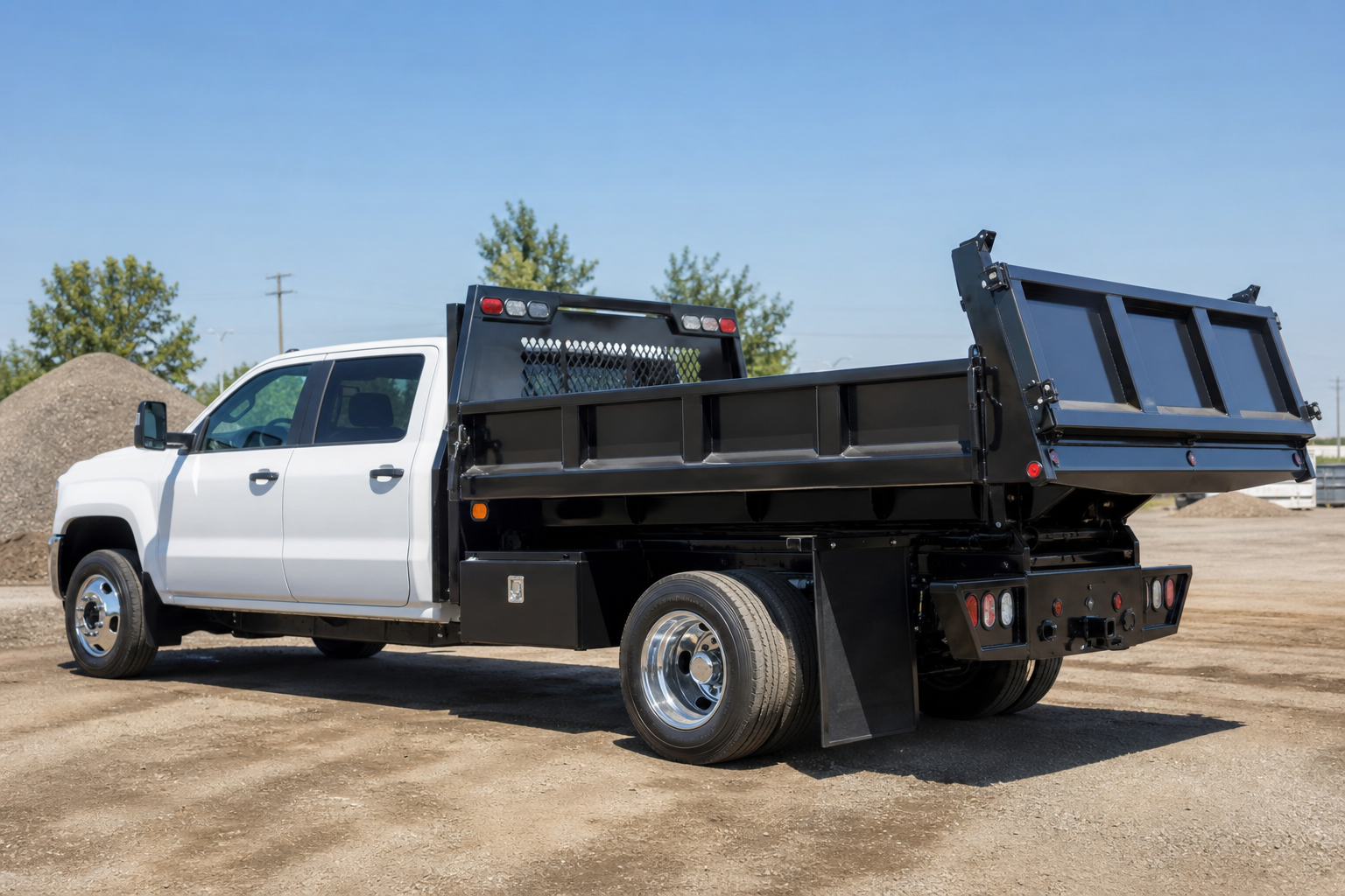 You are currently viewing Dump Flatbed vs Standard Flatbed: Which One Fits Your Work?
