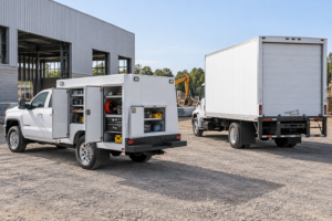 Read more about the article Enclosed Service Body vs. Box Truck: Which Is Right for Service Work?