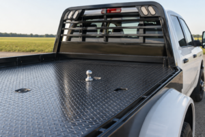 Read more about the article Fifth Wheel vs. Gooseneck Hitch on a Flatbed: Which Should You Spec?