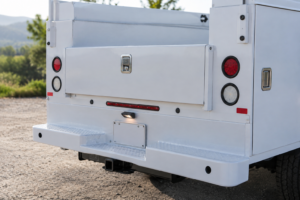 Read more about the article LED License Plate Light vs. Standard Tail Light Wiring on Service Trucks: What Fleets Need to Know